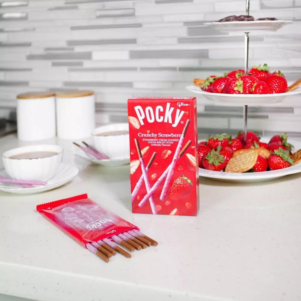 Crunchy Strawberry Cream Covered Biscuit Sticks (10 CT)
