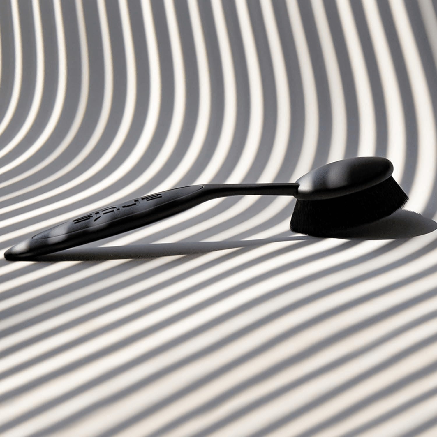 Elite Oval 7 Makeup Brush - Black