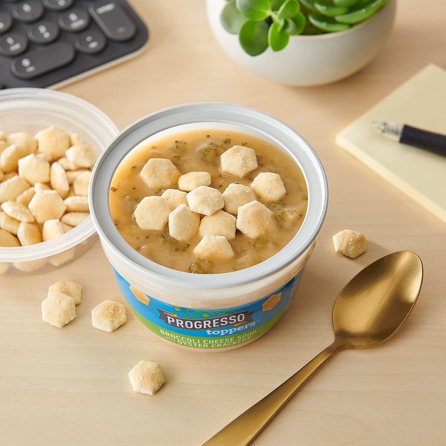 Soup Toppers Broccoli Cheese W/ Oyster Crackers